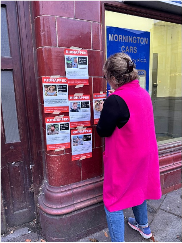 Neta und ihre Mutter hängten gerade die Plakate rund um Mornington Crescent im Norden Londons auf, als Leute kamen, um sie abzureißen