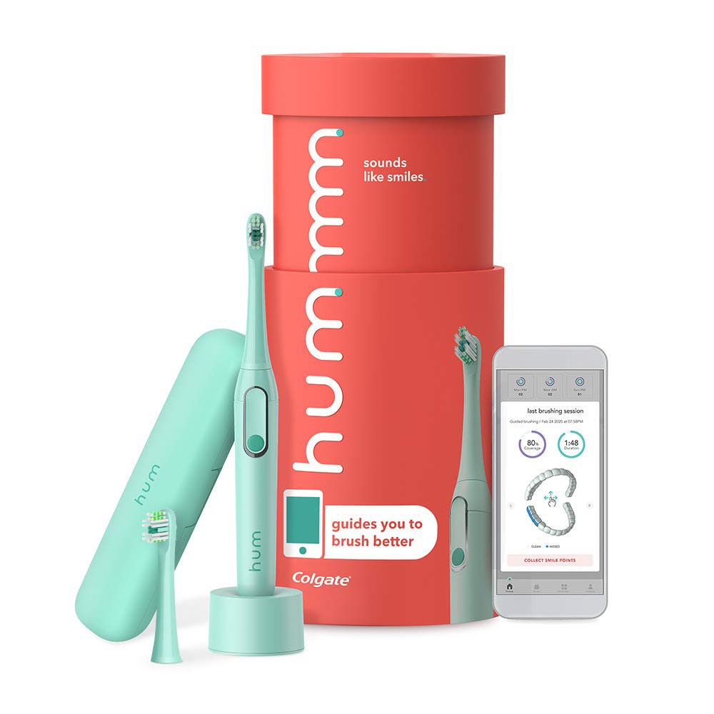 Hum von Colgate Smart Electric Zahnbürste Kit auf weißem Hintergrund