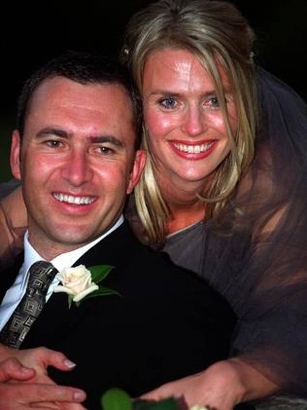 Sie heirateten 2001, nachdem sie sich 1999 kennengelernt hatten. Abgebildet an ihrem Hochzeitstag