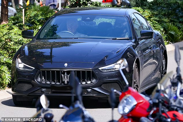 Im September wurde Mark dabei gesehen, wie er in einem leistungsstarken schwarzen Maserati im Wert von 275.000 US-Dollar durch die Gegend fuhr.  Er wurde fotografiert, als er die Channel Seven Studios in Eveleigh, Sydney, in seinem luxuriösen Fahrzeug verließ