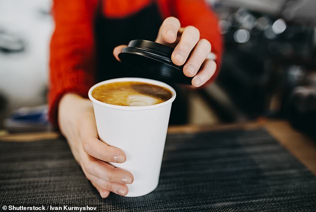 Experten sagen, dass das Trinken von mehr als vier Tassen Kaffee zu unangenehmen Nebenwirkungen von Koffein führen kann