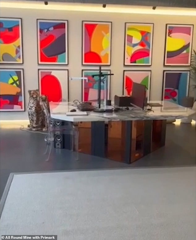 Einzigartig: Vogues Büro im Erdgeschoss verfügte über einen speziell angefertigten Tisch, den sie „absolut lieben“