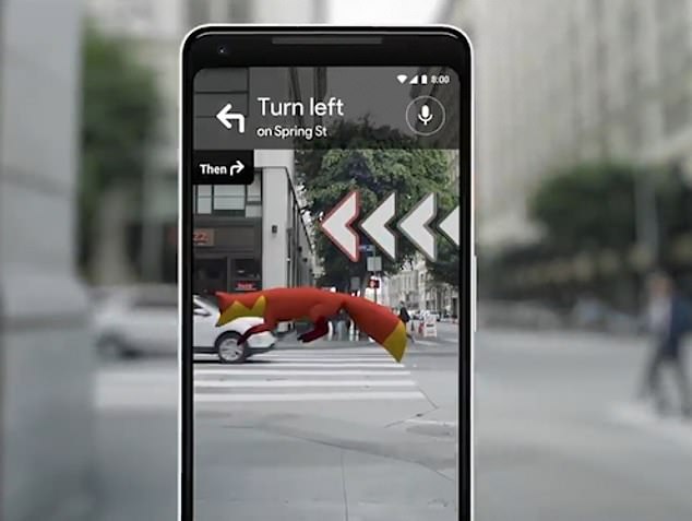 Google Maps verfügt über eine Augmented Reality (AR)-Funktion namens Live View, die Pfeile und Richtungen in der realen Welt über die Kamera Ihres Telefons einblendet