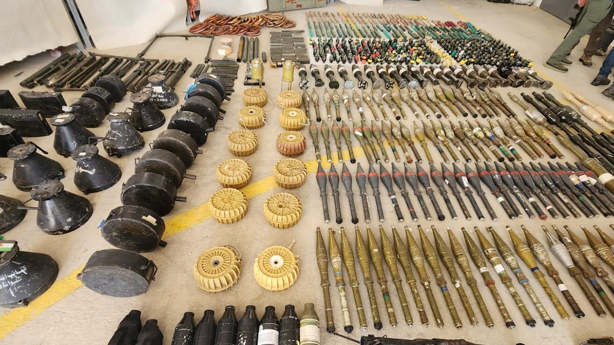 Von der IDF bei der Hamas beschlagnahmte Waffen