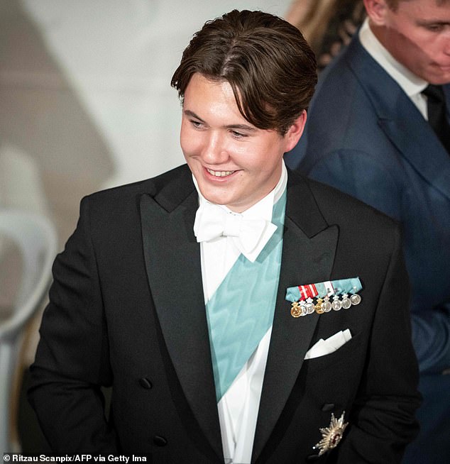 Dänemarks Prinz Christian reagiert, als er während der Gala zu seinem 18. Geburtstag im Schloss Christiansborg in Kopenhagen eine Rede hält