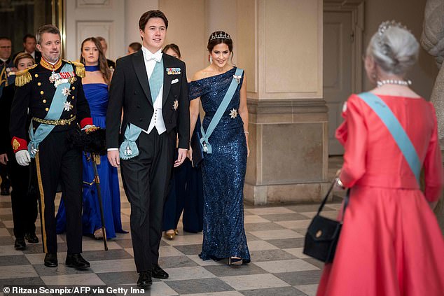 Prinz Christian und seine Eltern strahlten, als sie Königin Margrethe II. begrüßten