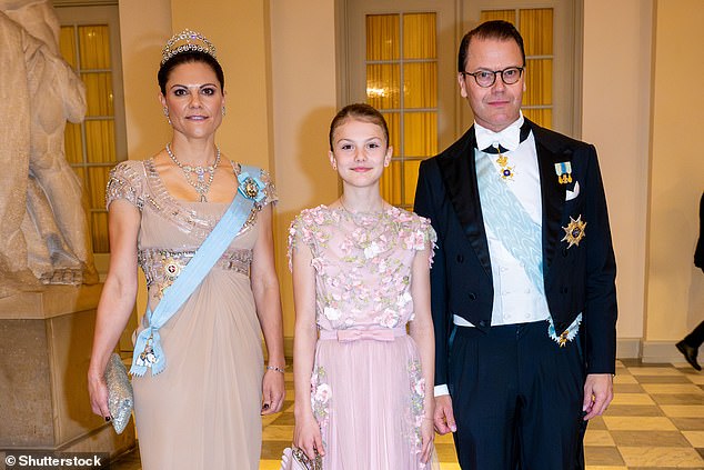 An der Geburtstagsgala von Prinz Christian nahmen zahlreiche europäische Royals teil, darunter seine Paten Kronprinzessin Victoria von Schweden und ihr Ehemann Prinz Daniel sowie ihre 11-jährige Tochter Prinzessin Estelle