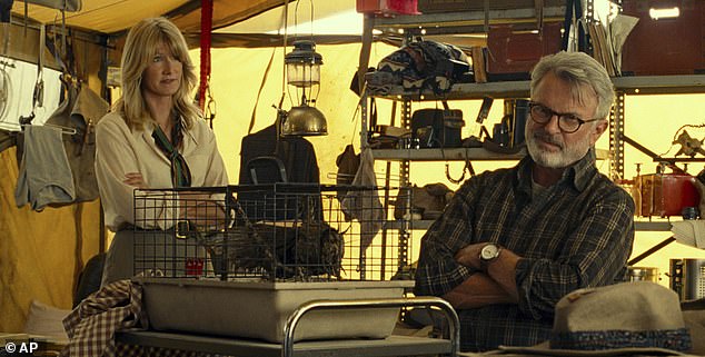 Sam und Co-Star Laura Dern sind in einem Standbild aus Jurassic Park: Dominion abgebildet