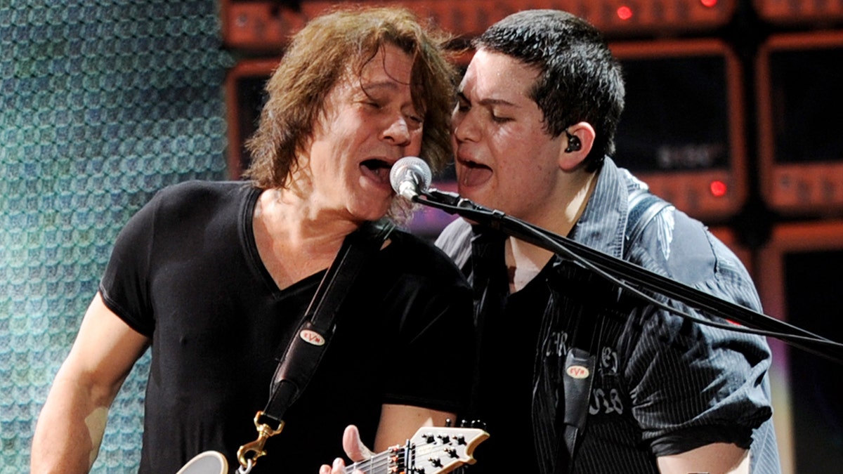 Wolfgang und Eddie Van Halen gemeinsam auf der Bühne