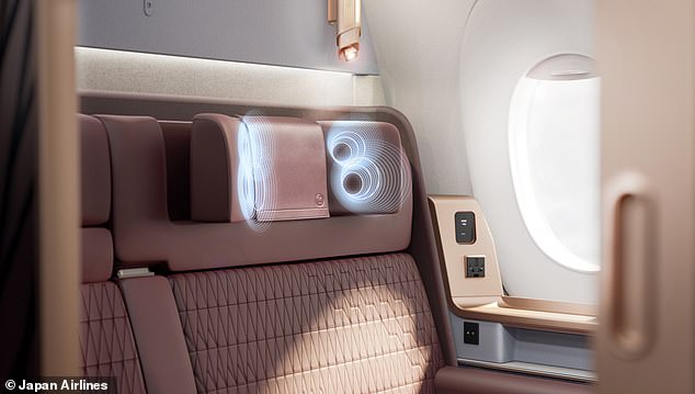 Die Fluggesellschaft hat eine weltweit erste eingebaute Stereoanlage eingeführt (im Bild in der ersten Klasse), sodass Passagiere die Bordunterhaltung ohne Kopfhörer genießen können