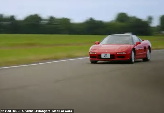 Die Serie zeigt Tinie Tempah, wie sie einen seltenen Honda NSX-Supersportwagen auf die Strecke bringt.  Das japanische Performance-Modell aus dem Jahr 1991 verfügt über einen 3,0-Liter-V6-Benzinmotor und erreicht eine Höchstgeschwindigkeit von 168 Meilen pro Stunde