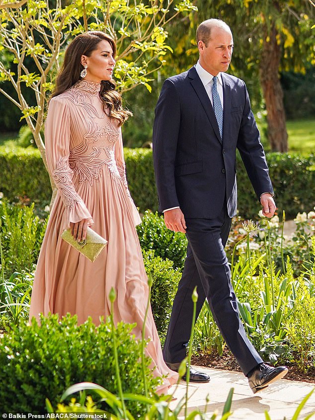 Zuletzt nahmen der Prinz und die Prinzessin von Wales im Juni an der prunkvollen Hochzeit von Kronprinz Hussein mit Rajwa Al-Saif in Jordanien teil (Bild)