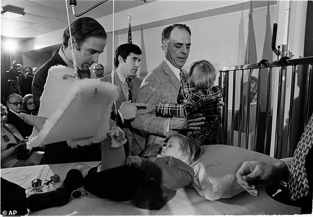 Biden brachte den Autounfall von 1972 zur Sprache, bei dem seine kleinen Söhne Beau und Hunter verletzt und seine Frau Neilia und seine Tochter Naomi getötet wurden