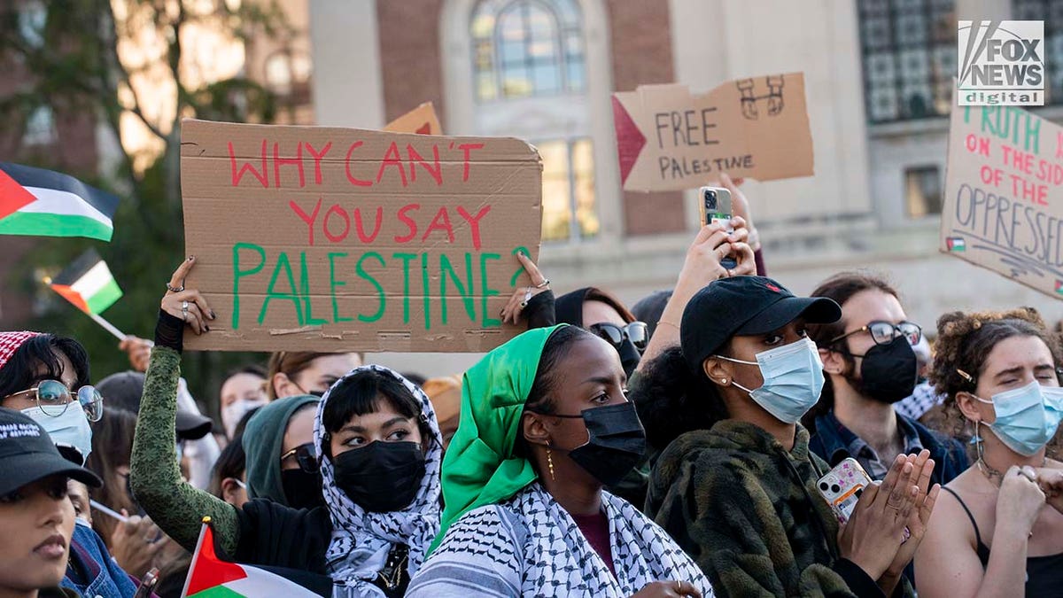 Demonstranten bei einer pro-palästinensischen Kundgebung an der Columbia University