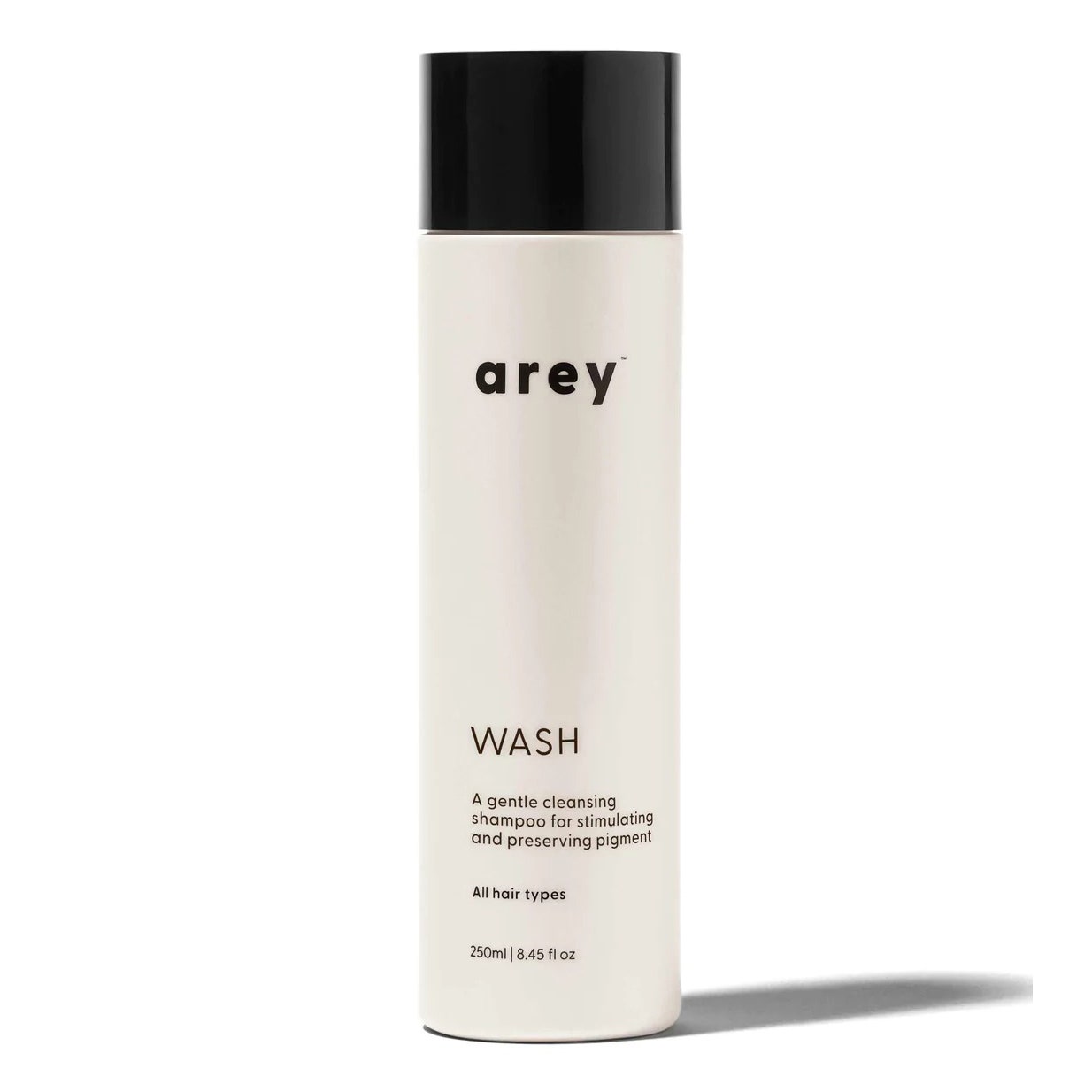 Arey Wash Shampoo weiße Flasche mit schwarzem Verschluss auf weißem Hintergrund