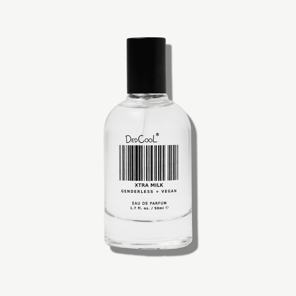 DedCool Extra Milk Fragrance klare Flasche auf weißem Hintergrund