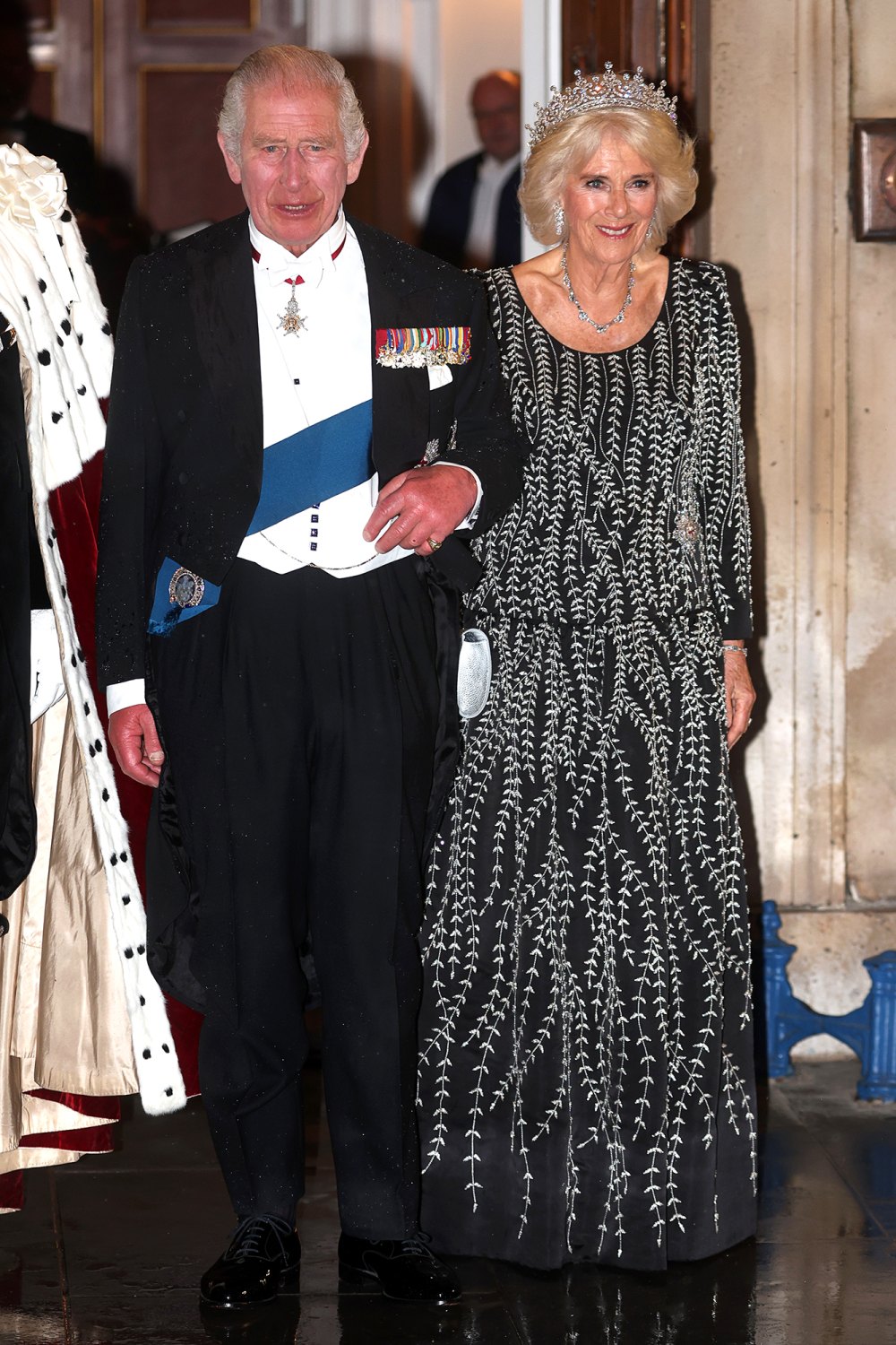 Königin Camilla verblüfft mit der Tiara der Girls of Great Britain and Ireland von Königin Elizabeth II