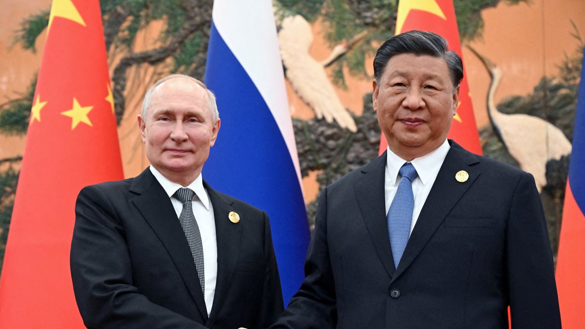 Putin und Xi geben sich die Hand