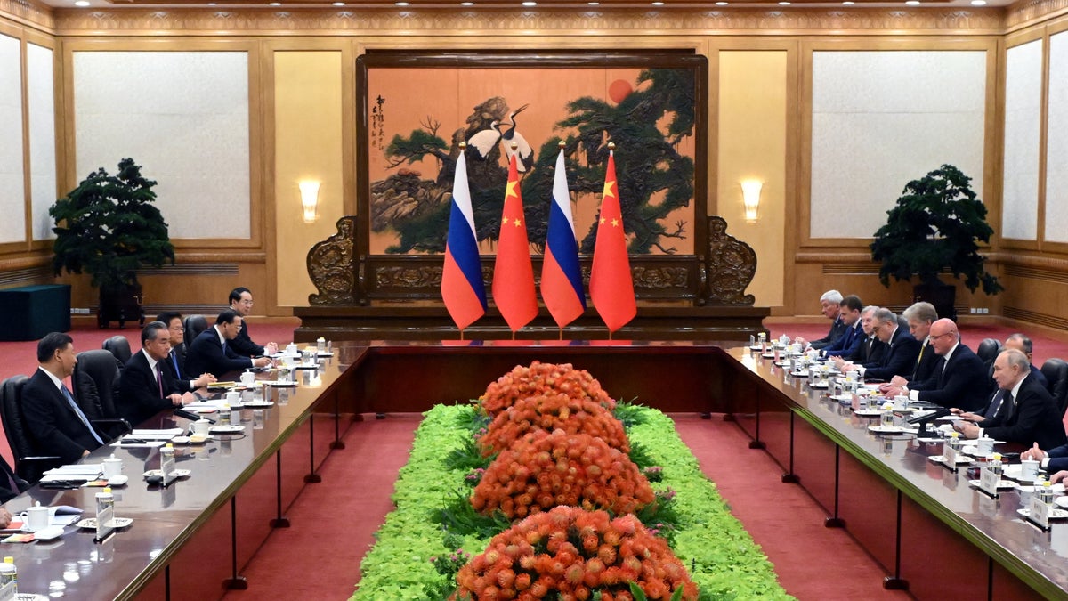 Russland und China treffen aufeinander
