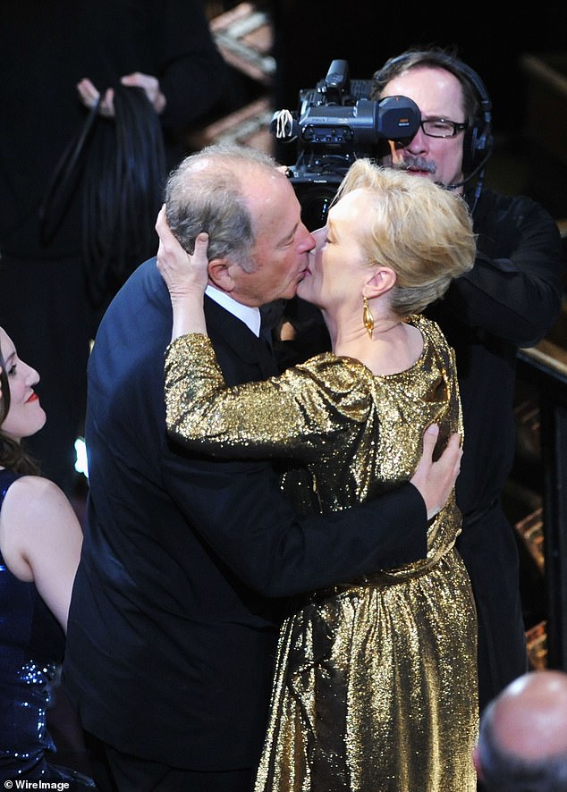 Geliebt: Das Paar scheute sich während seiner 45-jährigen Ehe nicht davor zurück, gemütliche gemeinsame Auftritte auf dem roten Teppich zu absolvieren (im Bild bei der Oscar-Verleihung 2012)