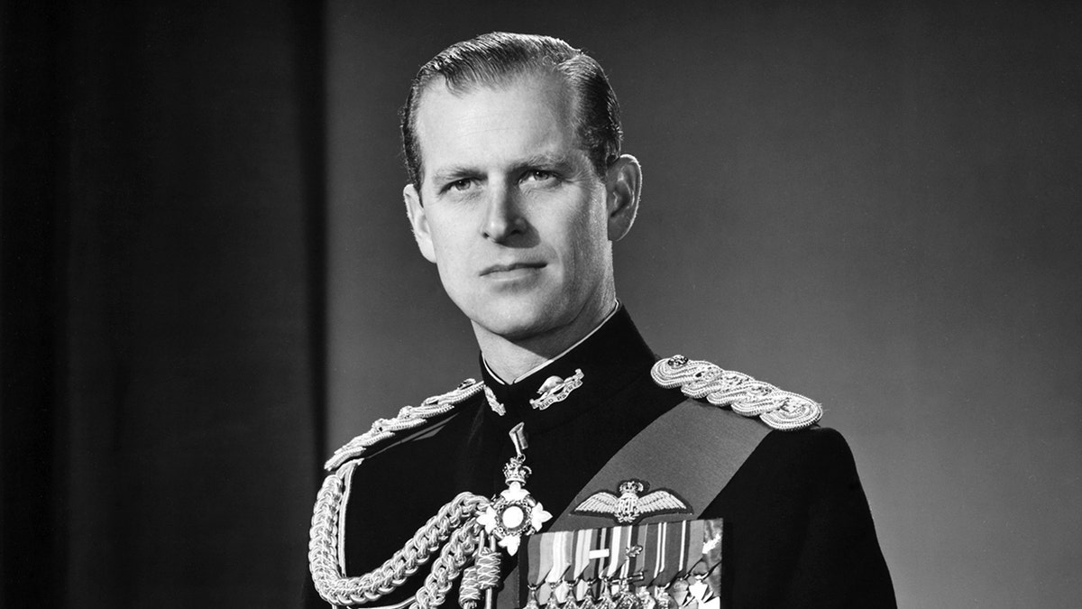 Ein Porträt von Prinz Philip in Uniform