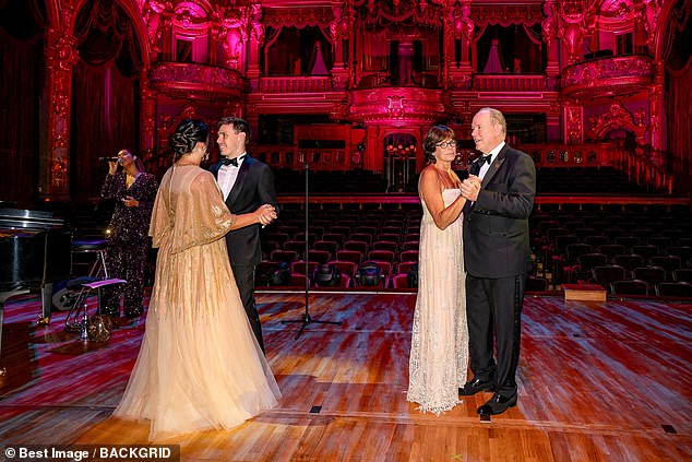 Prinz Albert und Prinzessin Stephanie eröffneten zusammen mit Louis Ducruet und seiner Frau Marie die Tanzfläche, während Leona Lewis ein Ständchen spielte