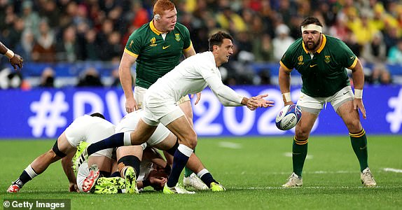 PARIS, FRANCE - OCTOBER 21: Alex Mitchell of England passes the ball during the Rugby World Cup France 2023 match between England and South Africa at Stade de France on October 21, 2023 in Paris, France. (Photo by Cameron Spencer/Getty Images)