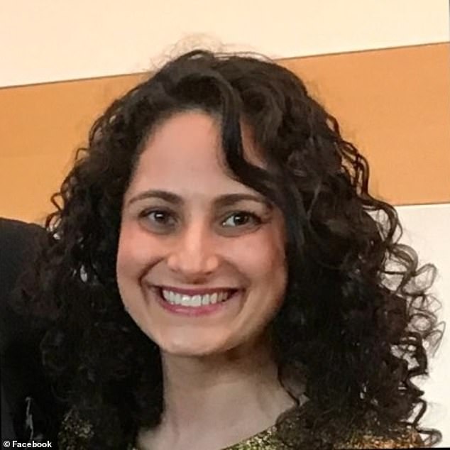 Woll war 2017 in der „36 unter 36“-Liste der Detroit Jewish News erschienen, wo sie als „Aktivistin für soziale Gerechtigkeit und Politik“ erwähnt wurde.