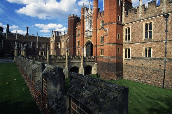 Der Eingang zum Hampton Court Palace