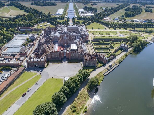 Luftaufnahme des Hampton Court Palace
