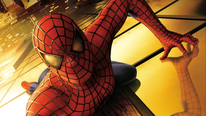 Spider-Man kriecht auf einem Plakat für die Seite eines Wolkenkratzers "Spider Man" (2002).
