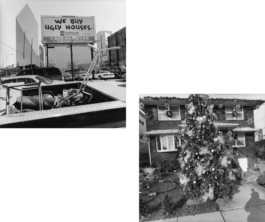 Links: ein Plakatspruch "Wir kaufen hässliche Häuser".  Rechts: Ein Haus mit kunstvoller Weihnachtsdekoration.