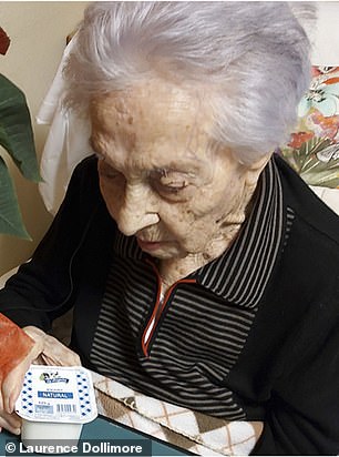Die 116-Jährige hat bereits zuvor darauf hingewiesen, dass der tägliche Verzehr von Naturjoghurt ihr Langlebigkeit zu verdanken hat