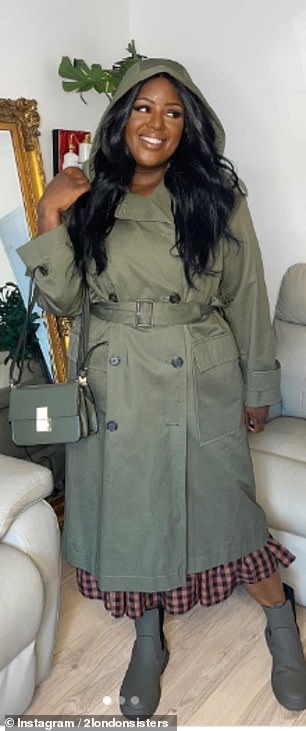 Ein anderer Fan kaufte die ausverkaufte Khaki-Version und kombinierte sie mit ihrem M&S-Trenchcoat