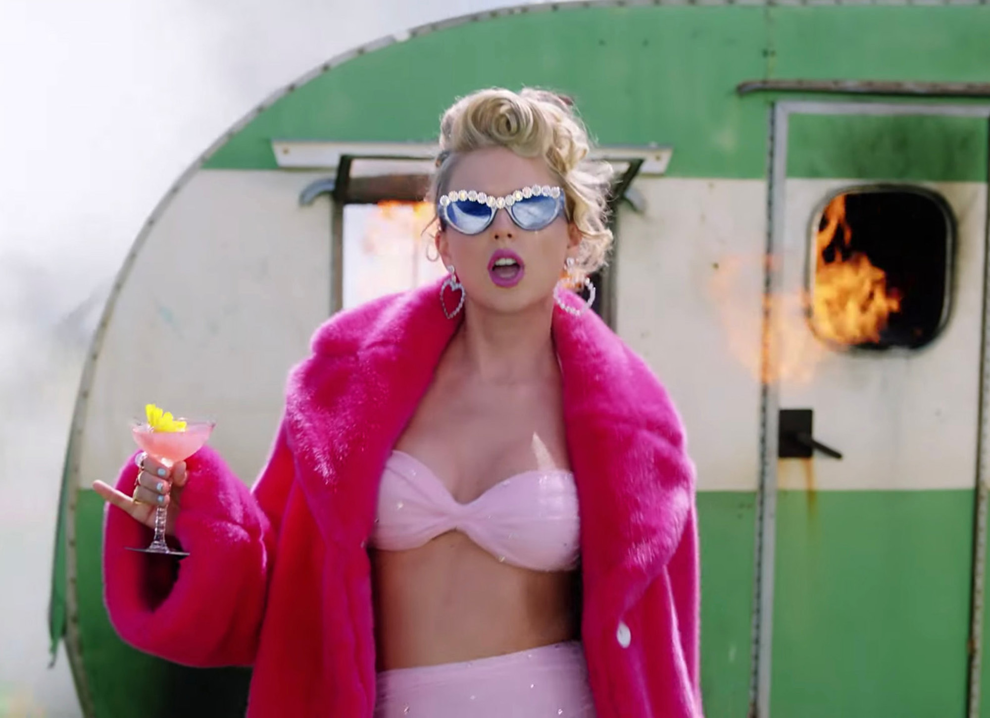 Taylor Swift im "Du musst dich beruhigen" Video