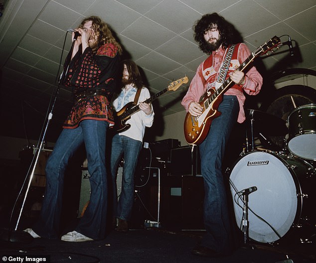 Damals: Sänger Robert Plant, Bassist John Paul Jones und Gitarrist Jimmy Page treten 1969 auf