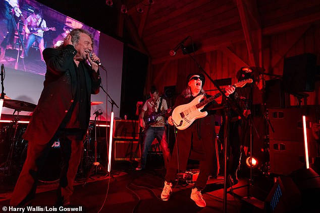 Stars: Plant stand mit Andy Taylor von Duran Duran auf der Bühne für eine Spendenaktion im Soho Farmhouse für die Cancer Platform