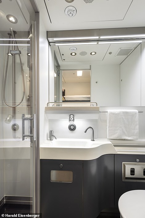 Die neu gestalteten Schlafwagen verfügen über ein eigenes Badezimmer – komplett mit Dusche