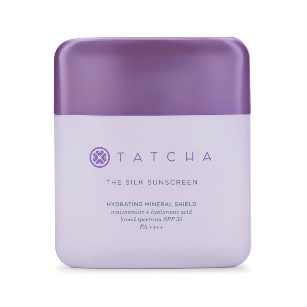 Tatcha The Silk Sunscreen in quadratischem lila Glas auf weißem Hintergrund