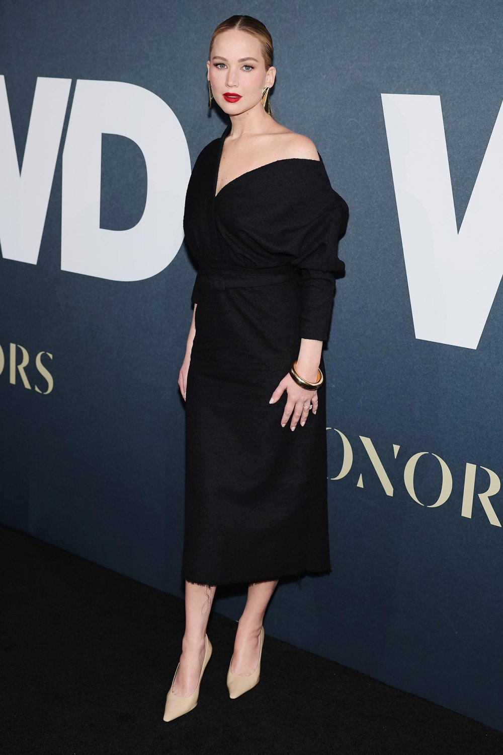 Jennifer Lawrence kanalisiert den alten Hollywood-Glamour für das tägliche Damenmode-Event