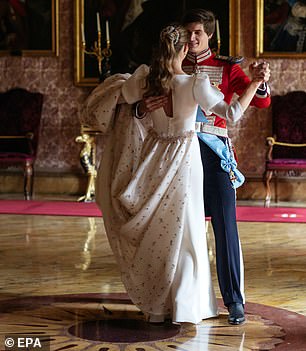 Das Paar tanzt nach ihrer Hochzeit im Liria-Palast in Madrid im Jahr 2018