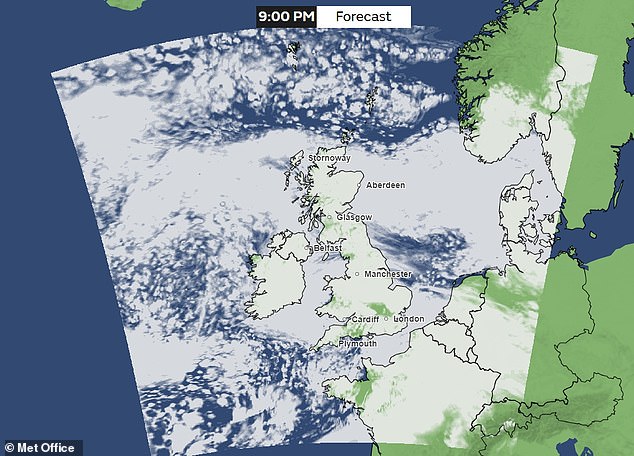 Problematisch: Es wird erwartet, dass der größte Teil des Vereinigten Königreichs heute Abend von Wolken bedeckt sein wird, mit Ausnahme einiger weniger Gebiete in zentralen Teilen Englands und im Südwesten