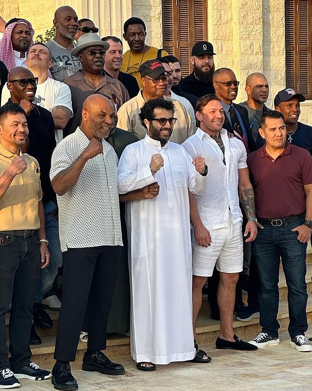 Viele Kampflegenden wie Mike Tyson, Conor McGregor und Manny Pacquiao sind ebenfalls in Saudi-Arabien