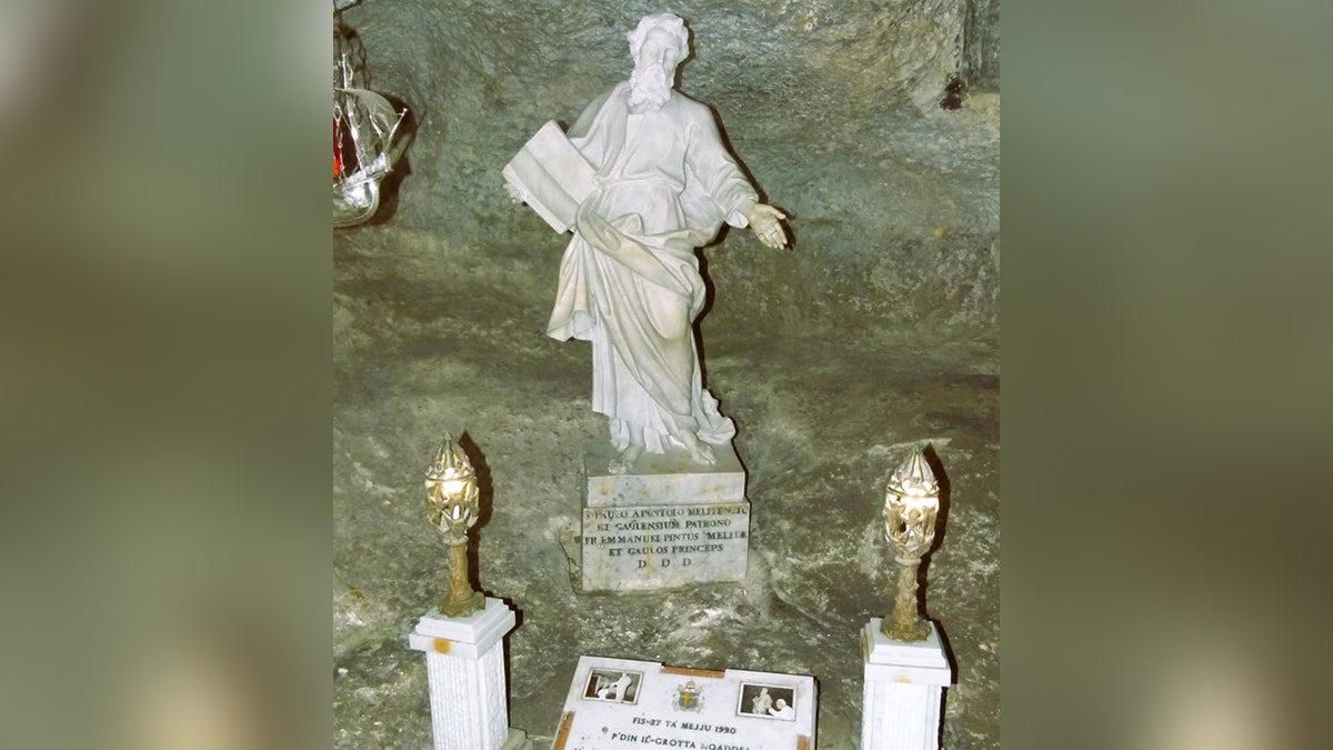 Statue des Heiligen Paulus