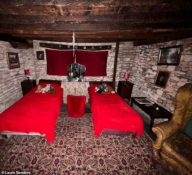 Hier abgebildet ist das Zimmer der Hexe, in dem Laura mit ihrer Reisebegleitung die Nacht verbrachte