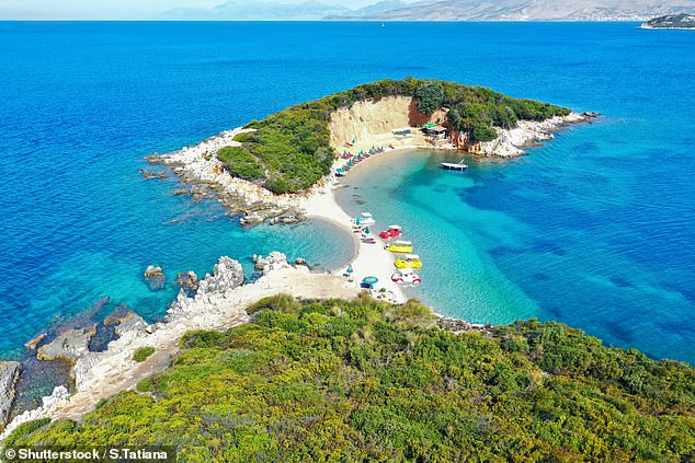 Die Küste bei Ksamil.  Gilbert beschreibt die albanische Riviera als „kleines Juwel eines osteuropäischen Geheimnisses“, das „mit jedem Tag mehr Aufmerksamkeit erhält“.
