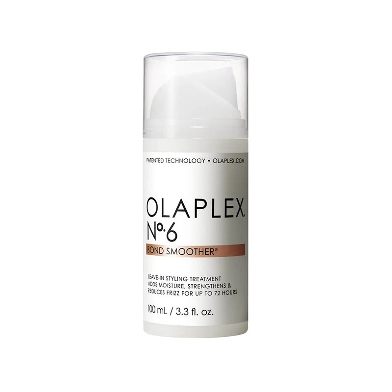 Olaplex No.6 Bond Smoother Leave-In Treatment: Eine weiße Pumpflasche mit durchsichtigem Verschluss, weißem Etikett und schwarzem Text auf weißem Hintergrund