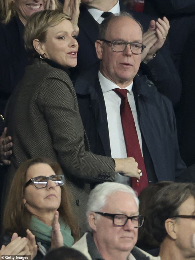 Prinzessin Charlène von Monaco zeigte am Samstag beim Finale der Rugby-Weltmeisterschaft in Paris zusammen mit ihrem Ehemann Prinz Albert eine bezaubernde Show