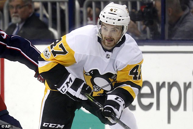 Adam Johnson im Einsatz für die Pittsburgh Penguins in der NHL in Columbus, Ohio, im Jahr 2017