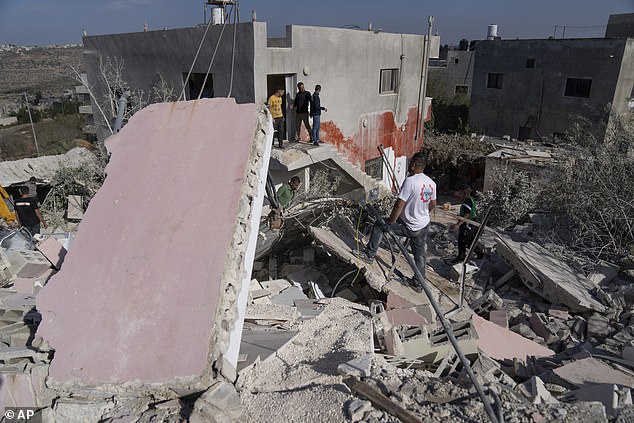 Das zweistöckige Haus wurde dem Erdboden gleichgemacht, nachdem IDF-Ingenieure im Inneren mehrere Sprengsätze gezündet hatten